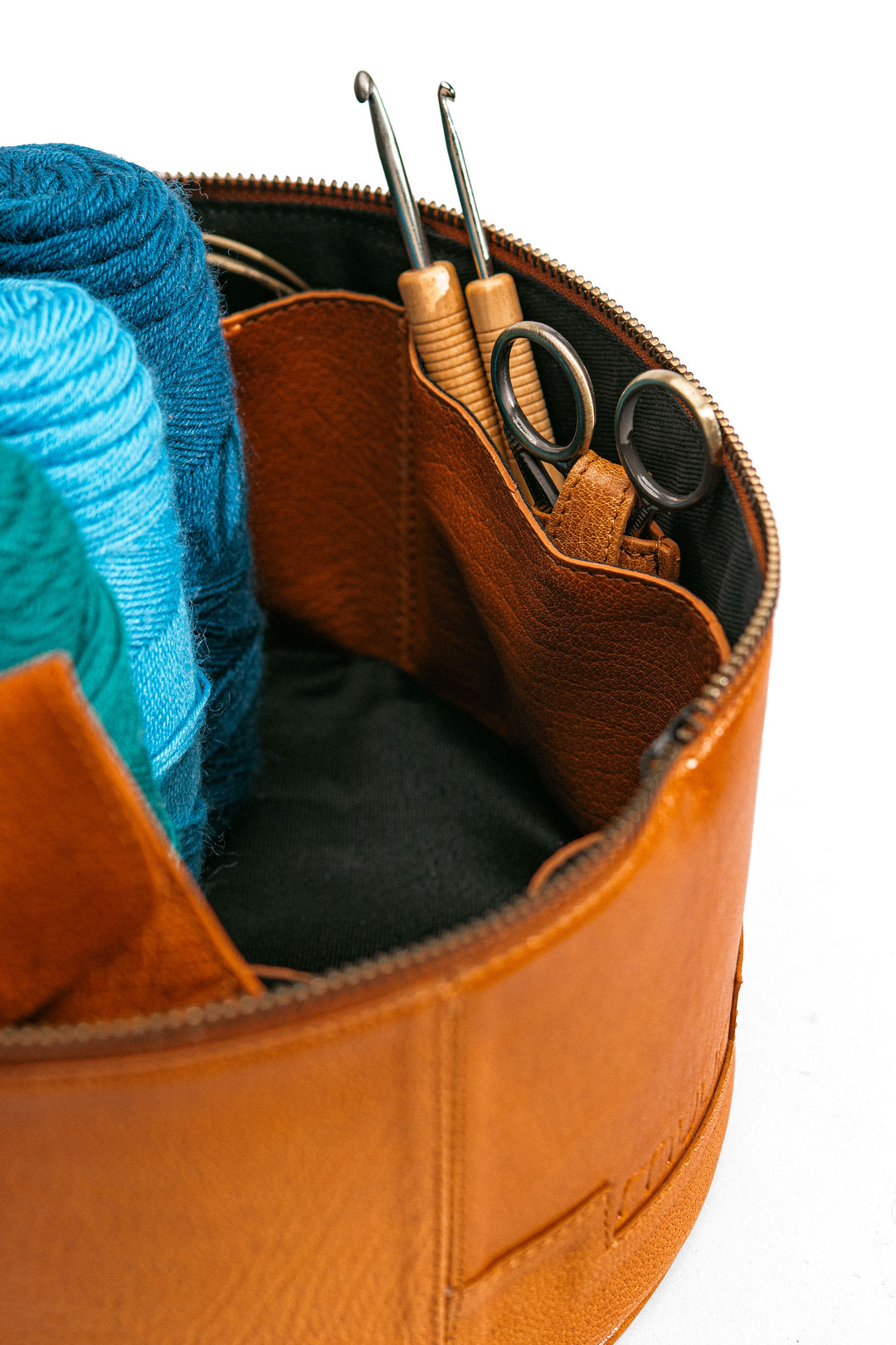 Bturn Knitting Bag | Elegant Leather Bag for Knitting | muud