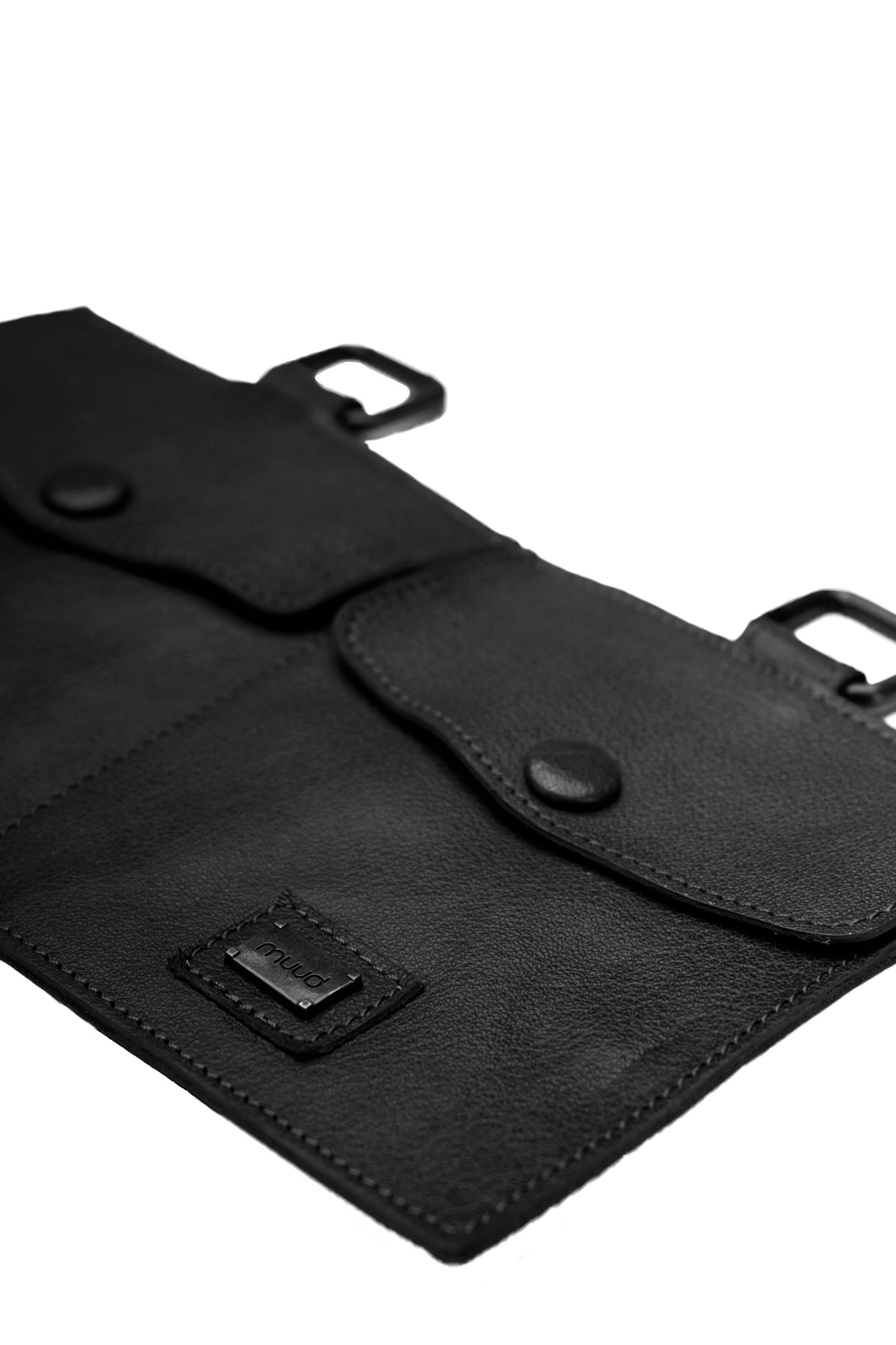 muud Carita H Page Pre-news Black