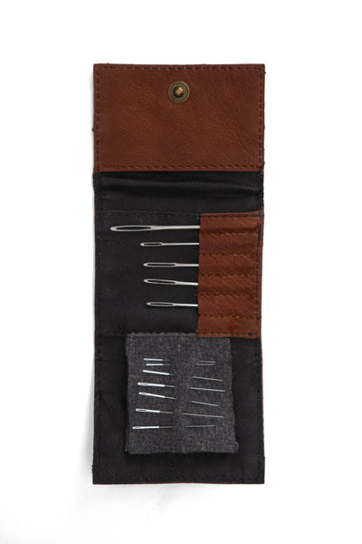 muud Carla Needle Case Knit Rich Brown