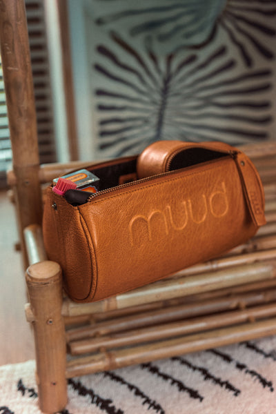 muud Drew Toiletry Bag Kampagne Whisky