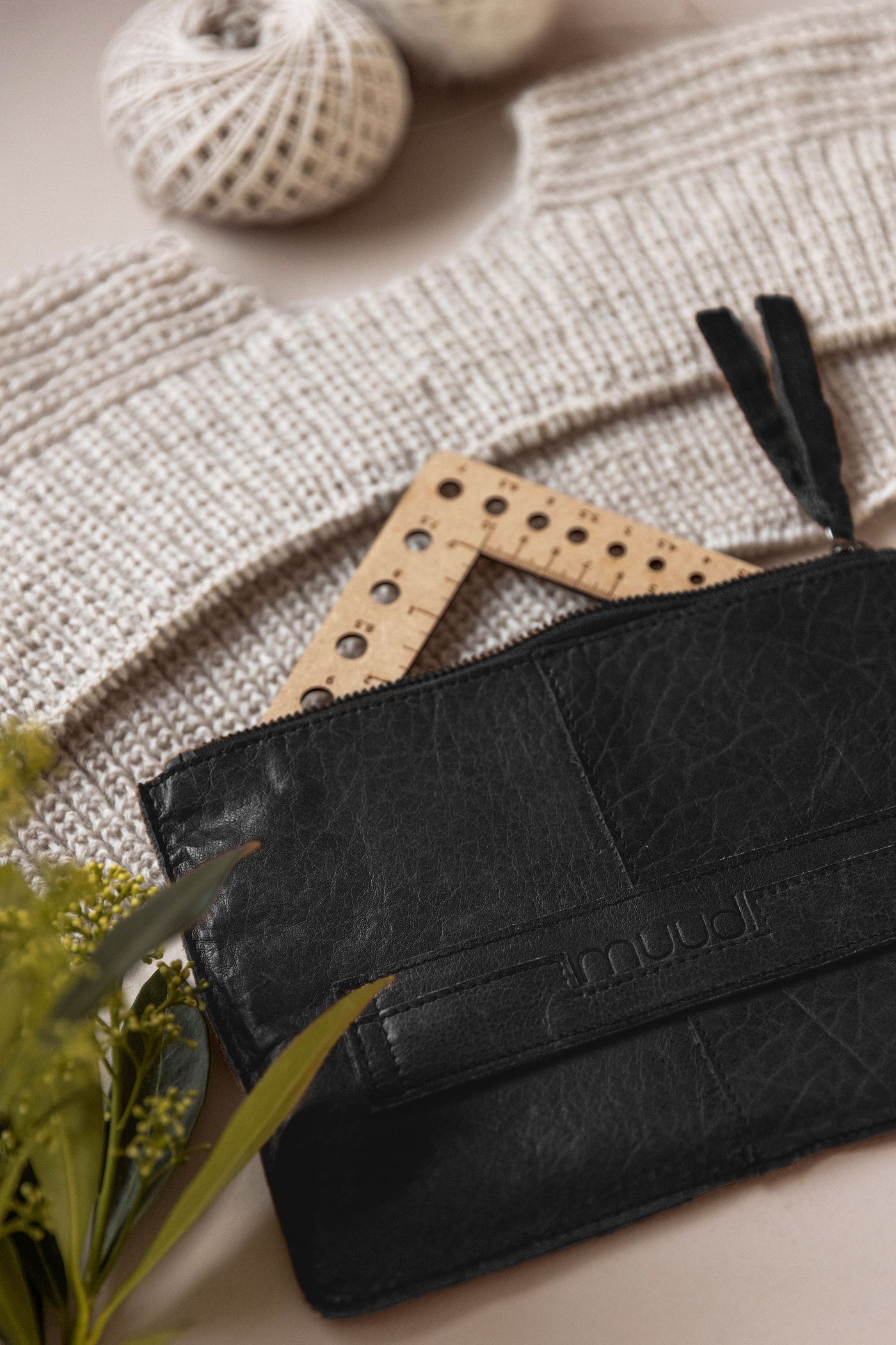 muud Dust Clutch Clutch Black