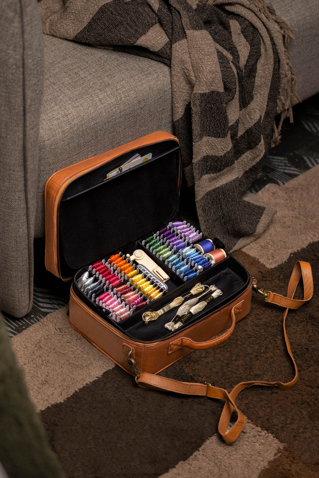 限定版 | Embroidery Elevate muud | Experience Stitching Your トップス