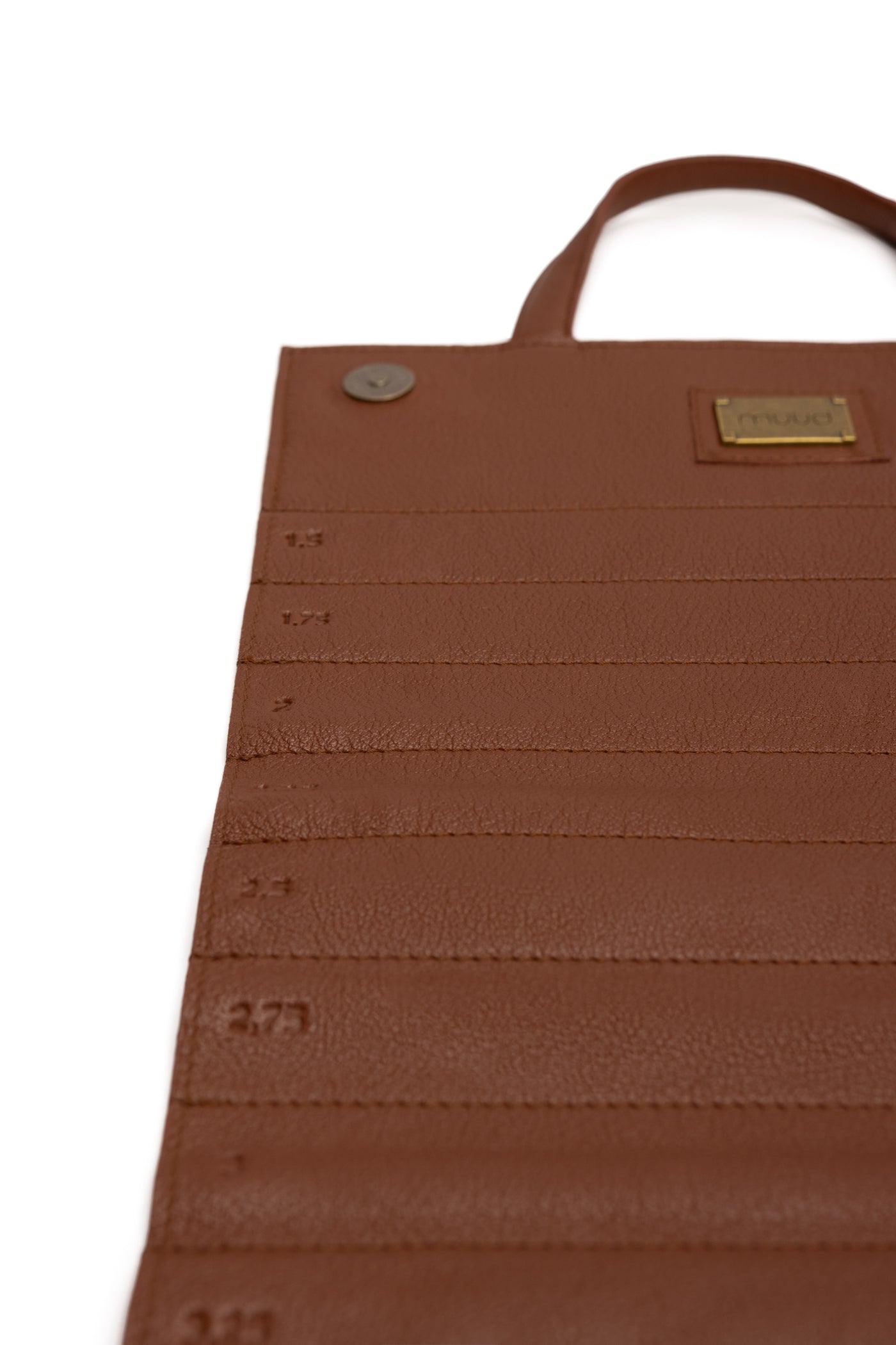muud Gloss Needle Case Rich Brown