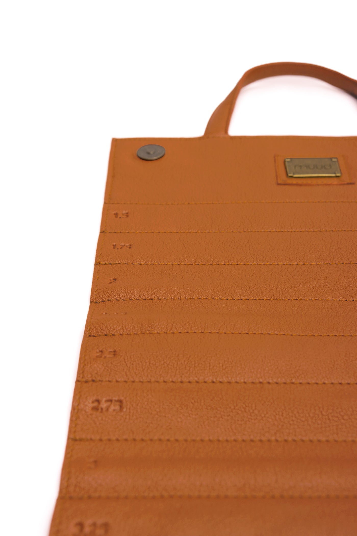 muud Gloss Needle Case Whisky