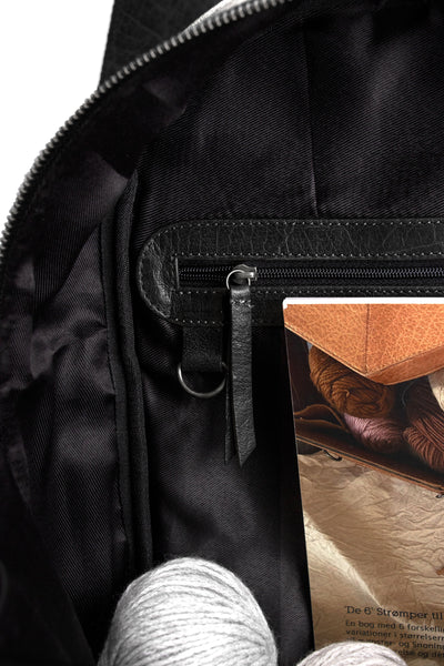 muud Gwen Sling Bag Pre-news Black