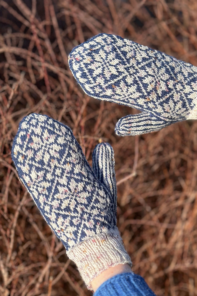 美品 NOROLL PATCH MITTEN Nora Mittens Pattern – Muudstore